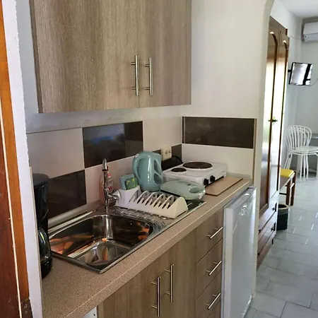 Agni -enoikiazomena Diamerizmata Lägenhetshotell Kallithea (Chalkidiki)