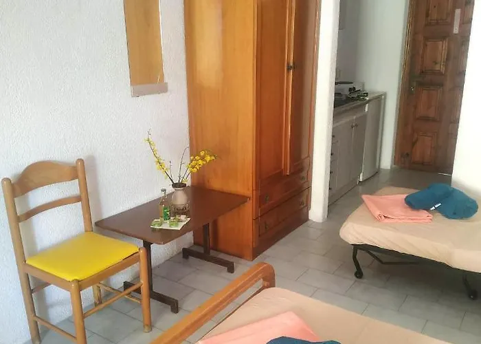 Agni -enoikiazomena Diamerizmata Апарт-отель Kallithea (Chalkidiki)