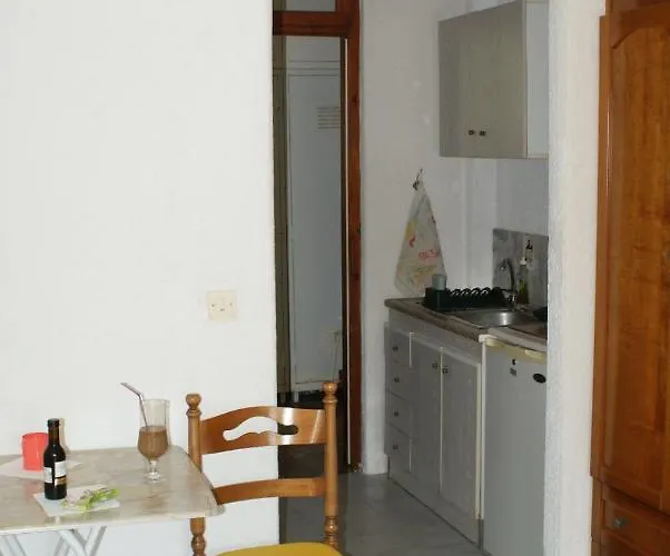 Aparthotel Agni -enoikiazomena Diamerizmata 3*